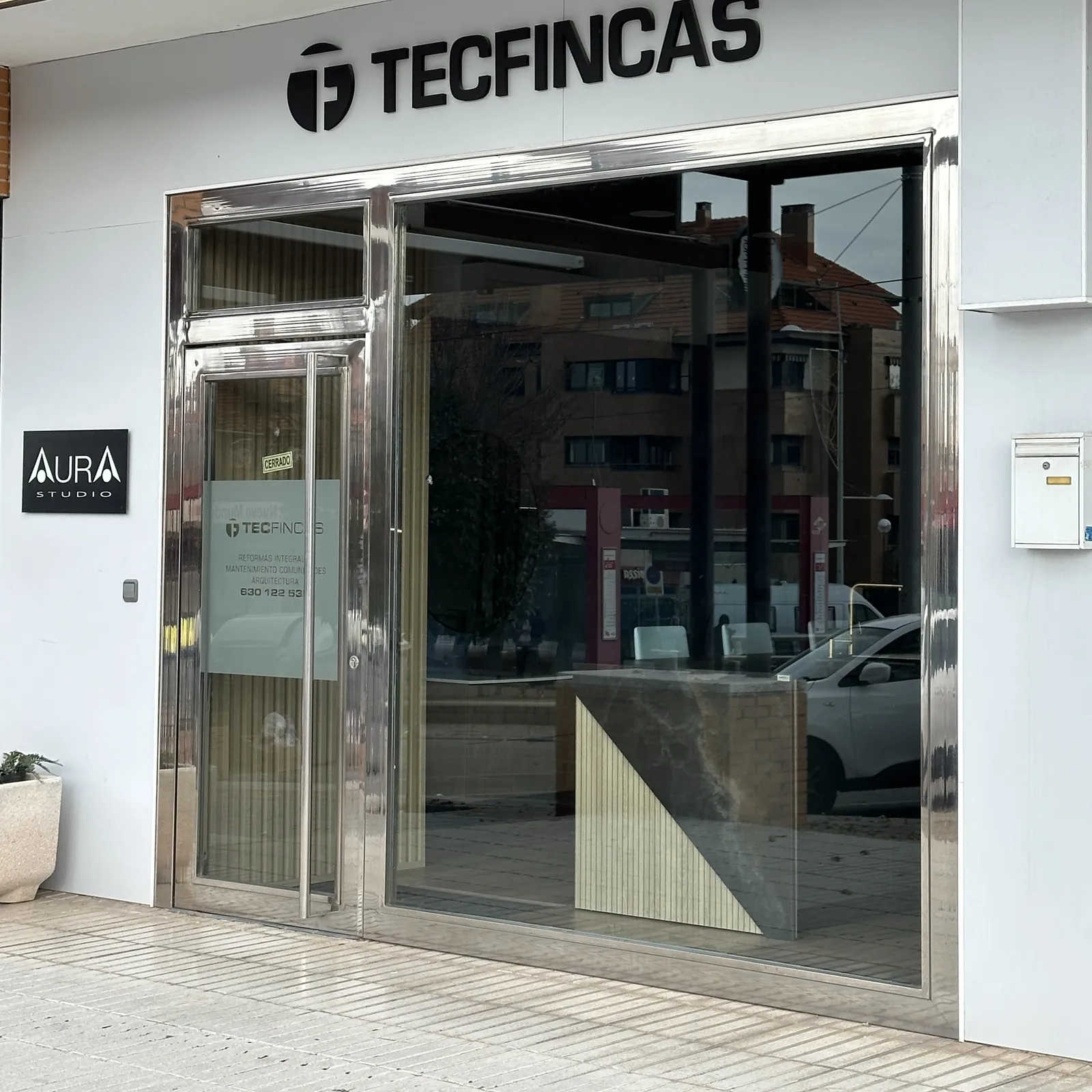 Fachada de las oficinas de Tecfincas
